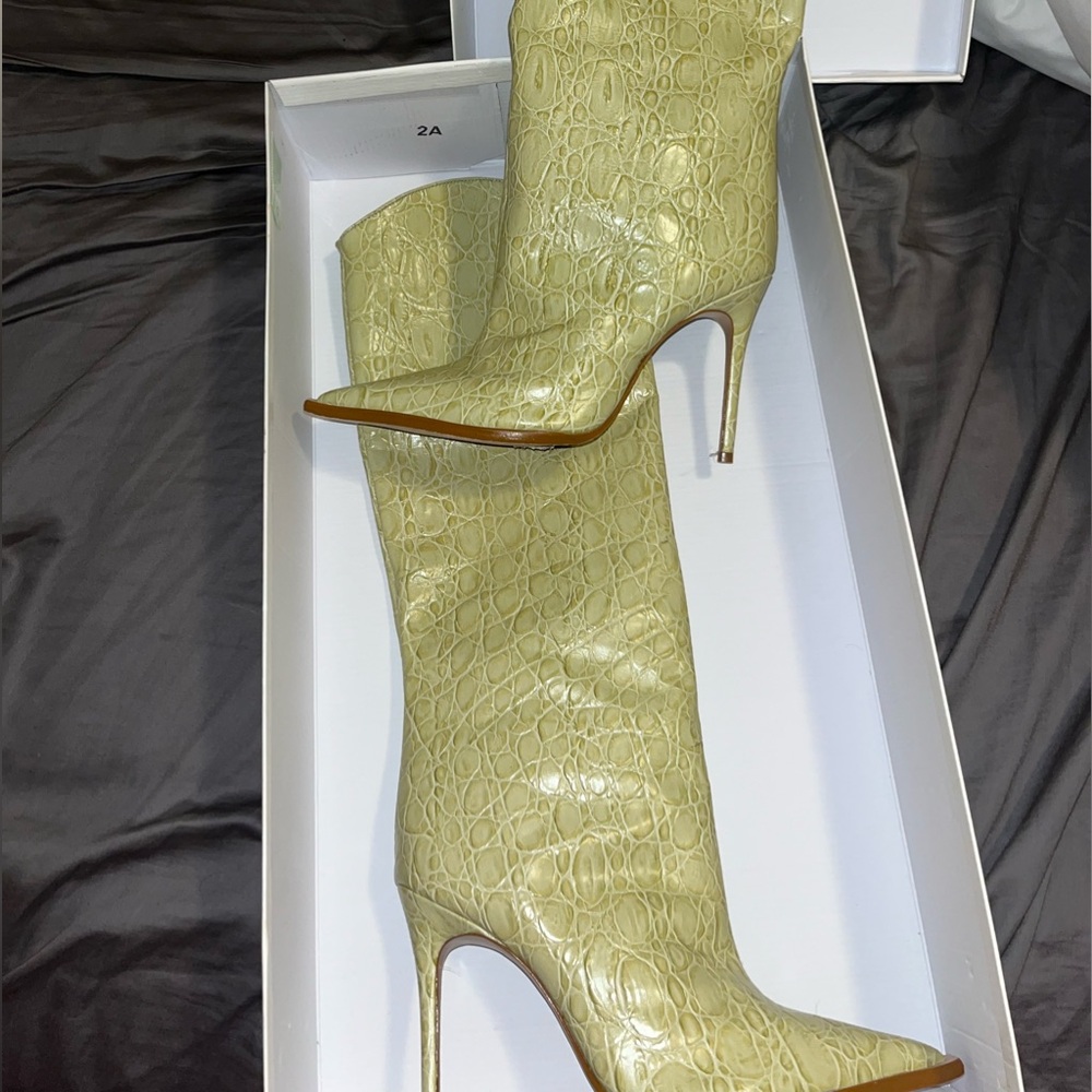 Schutz boot. Size 9